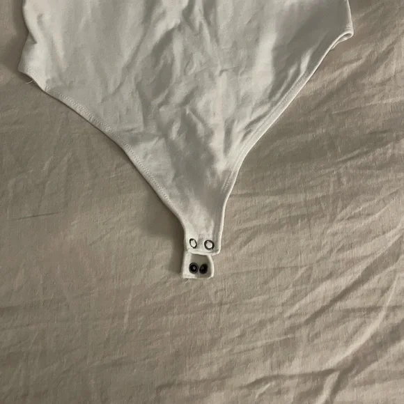 Abercrombie & Fitch White Off the Shoulder Body Suit - Picture 2 of 5